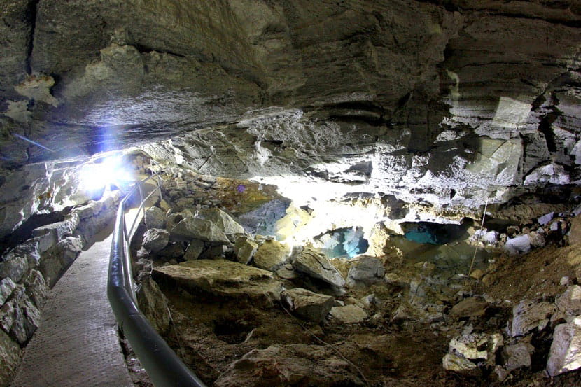 Кунгурская ледяная пещера в России